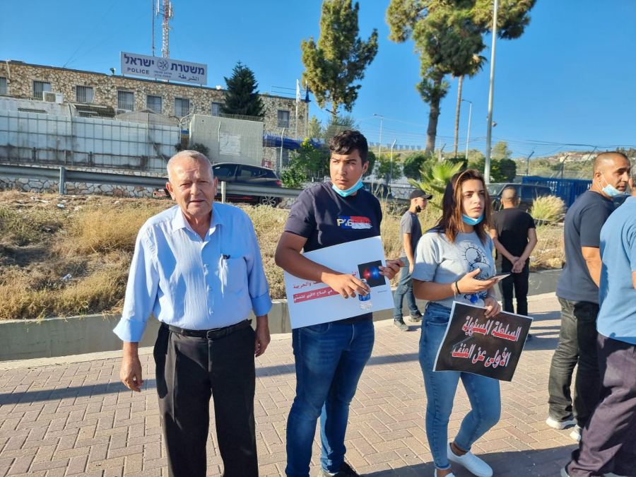 وقفة احتجاجية ضد العنف والجريمة وتقاعس الشرطة في عدة بلدات عربية